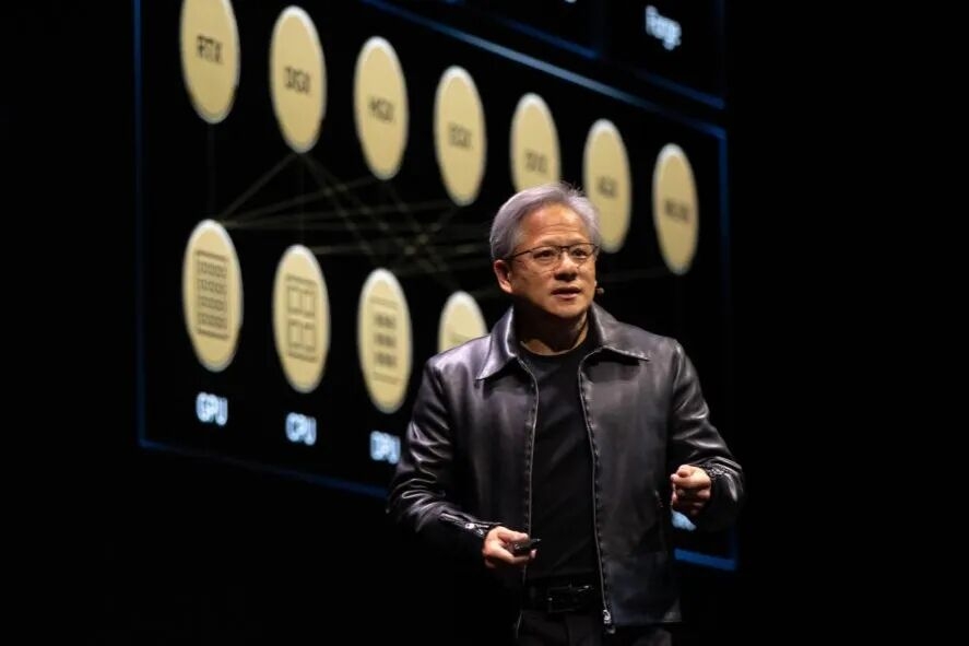 “扩多少，我用多少！”黄仁勋对存储厂放话：缺货对我们是“极好的消息”